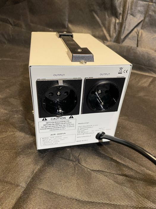 Volt Polska  Стабілізатор напруги AVR 2000 ВА .
