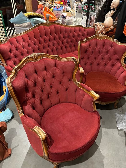 Zestaw wypoczynkowy w stylu Ludwika XV – sofa i dwa fotele