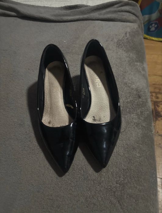 Szpilki na niskim klocku