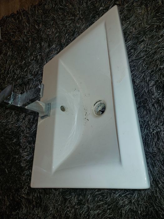 Umywalka z baterią