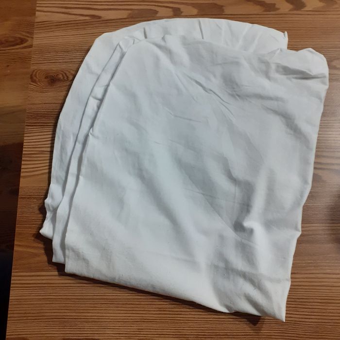 Przescieradlo z gumką na łóżeczko