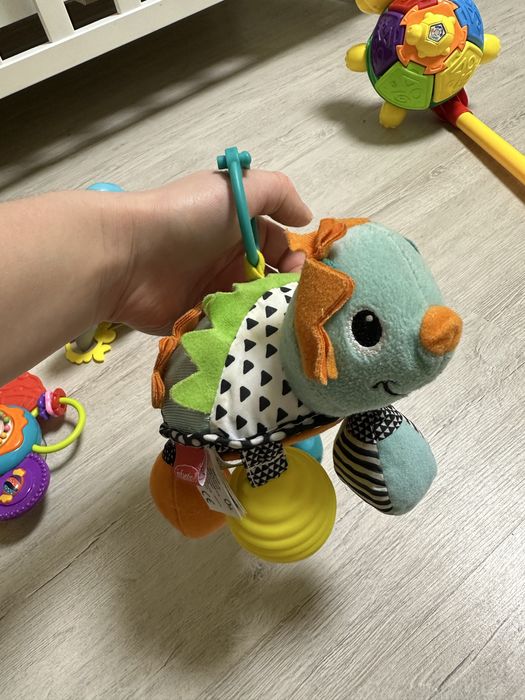 Іграшки підвіски на коляску tiny love infantino