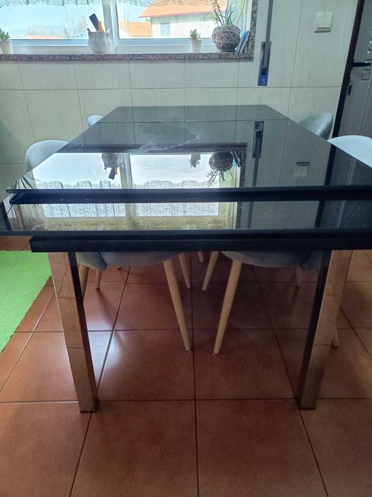 Mesa de Cozinha Extensível em Vidro Temperado Preto – Como Nova