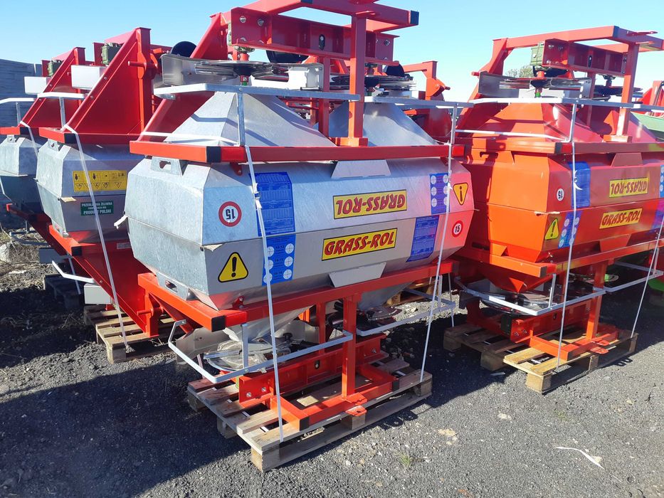 Rozsiewacz STRUMYK 400- 1600 L GRASS-ROL 2-tarczowy transport HIT