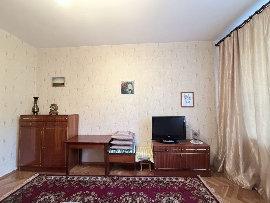 Продам 2-шку центр 60 кв.м.