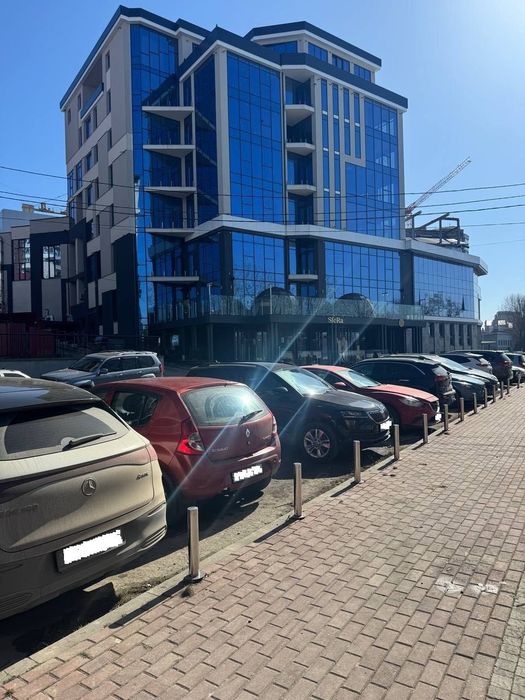 Продаж окремого комерційного поверху 270 м² із видом на став, вул. Білецька