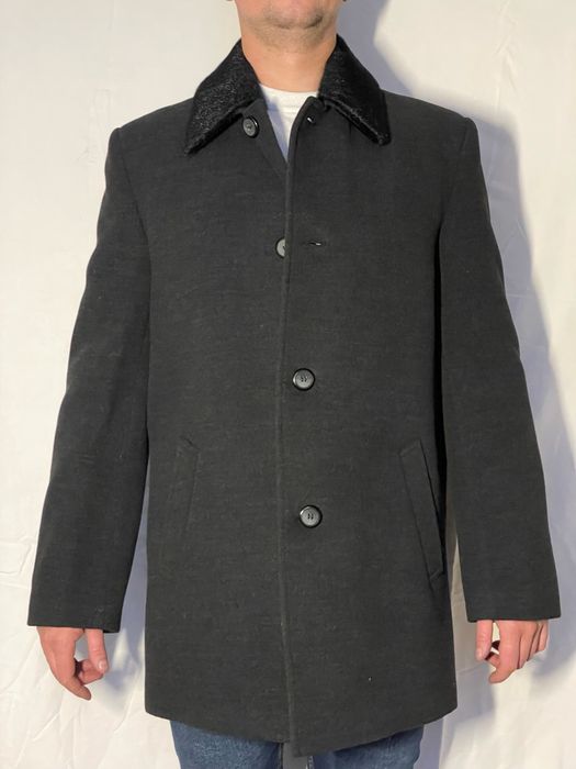 Зимове пальто з хутром на комірі від українського виробника