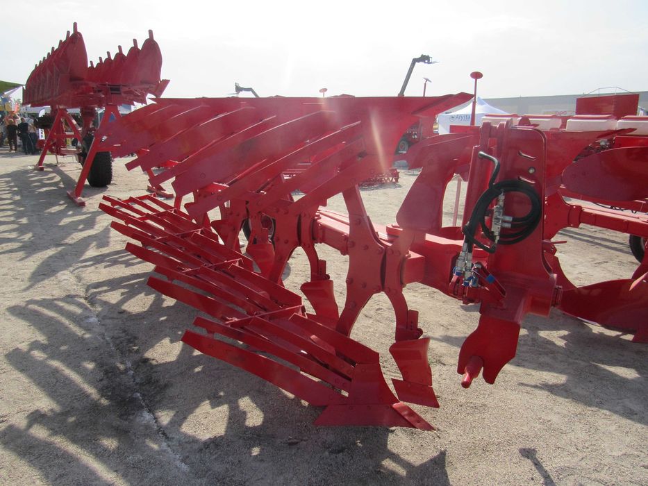 Навісний оборотний плуг Оптикон від виробника