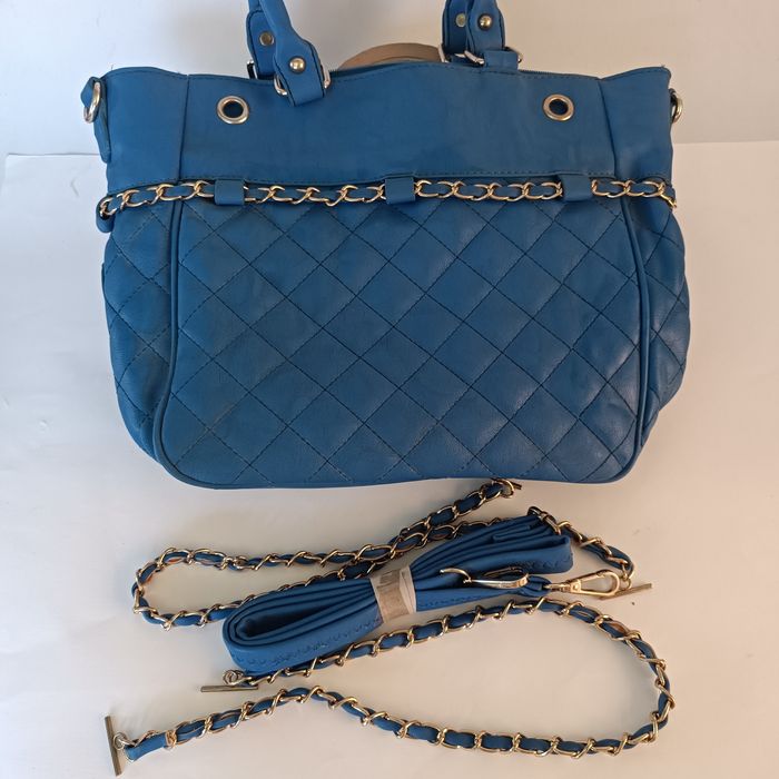 Mala senhora azul64752018641281120