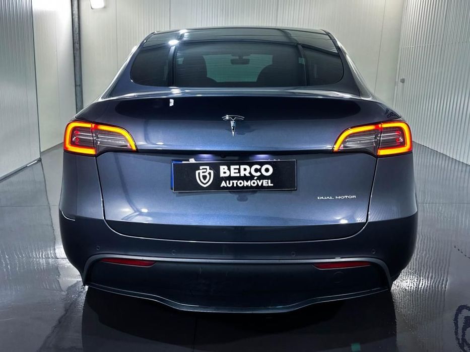 Tesla Model Y529847991487713284