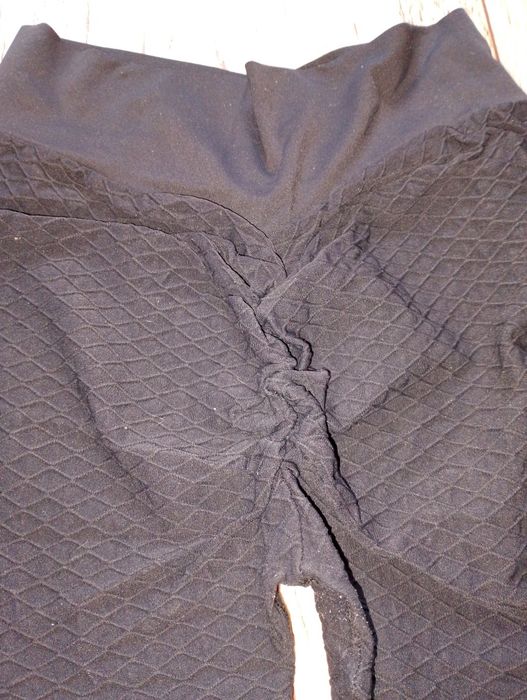 Komplet czarnych legginsów pusch up r.S/M