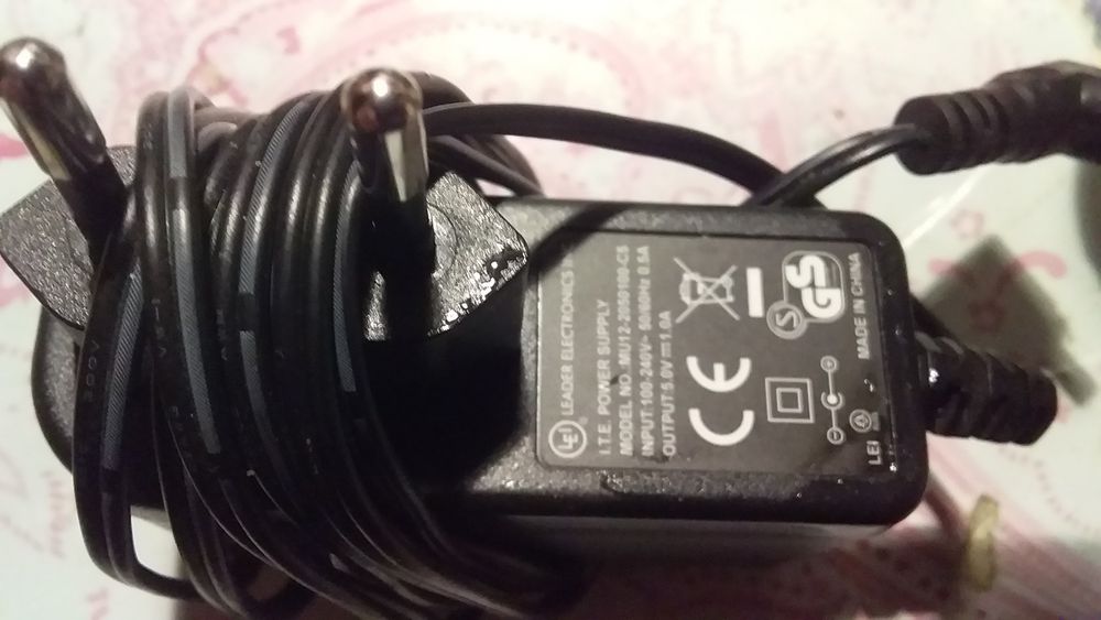 Адаптер ( блок живлення)