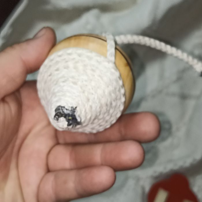 Pião com corda jogo muito antigo dos adolescentes