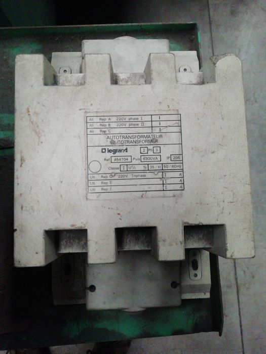 Transformador 220v para estabilização e isolamento
