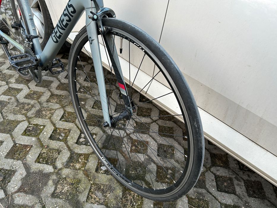 Rower szosowy kolarzówka gravel Genesis Carbon tiagra