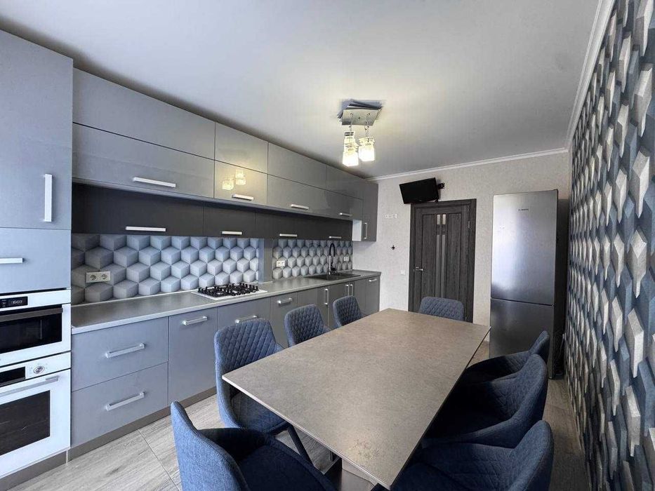 Продам простору 2-кімнатну квартиру