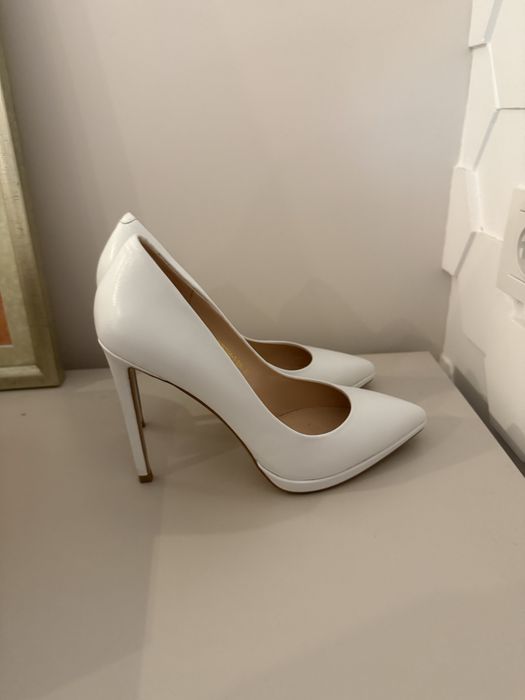 Весільні туфлі 37р. нат.шкіра нові !