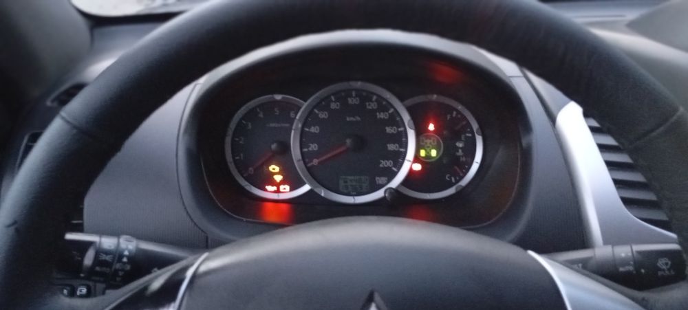 Mitsubishi L200 4X4 2015 180cv