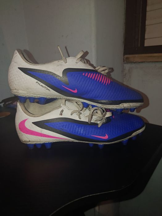 Chuteiras Nike Phantom GT2 AG Academy (Azul/Rosa)