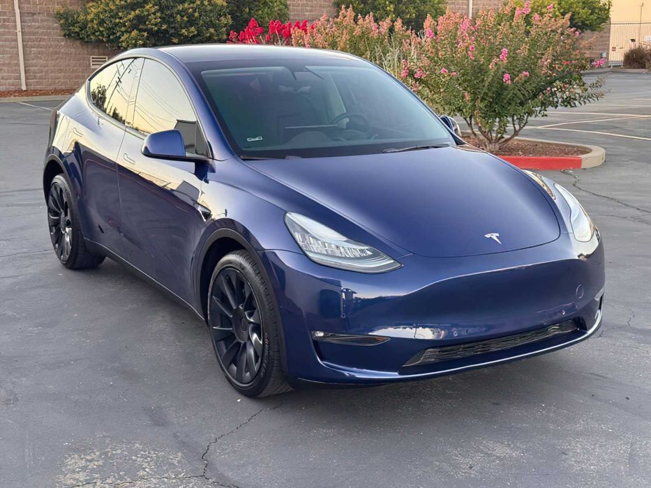 Tesla Model Y      2021