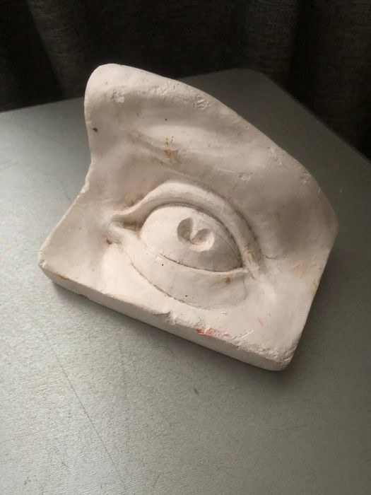 Глаз из гипса ручной работы