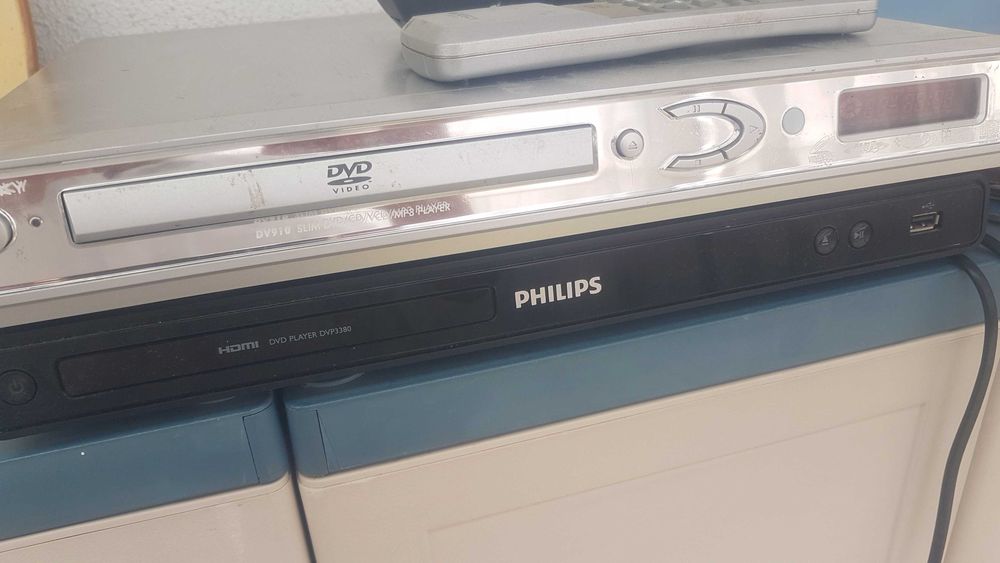 3 DVD's - Philips e Bluesky com comandos - Recuperar ou Peças - Total 7 €