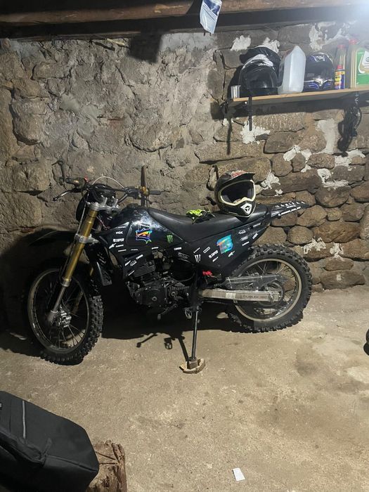 Vendo ou troco mota marca TM 150cc