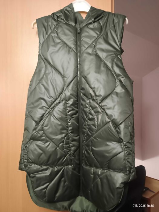 Bezrękawnik z kapturem