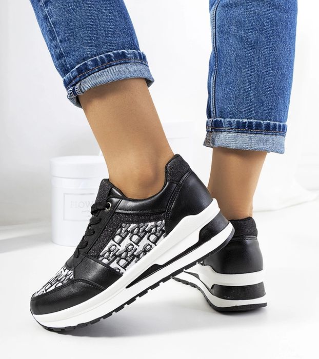 Czarne buty sportowe na grubej podeszwie sznurowane Aloisia