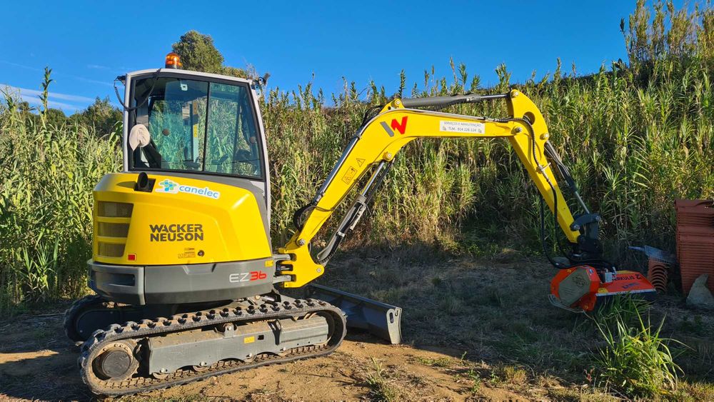 Serviço de Mini Giratória com manobrador