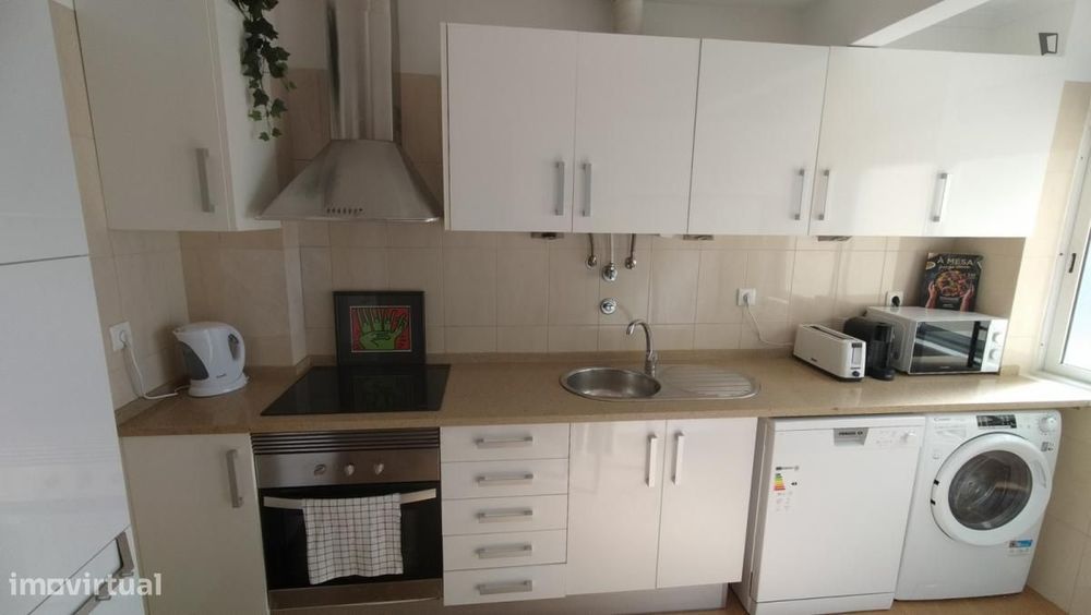 Quarto - localizado em Oeiras Lisbon