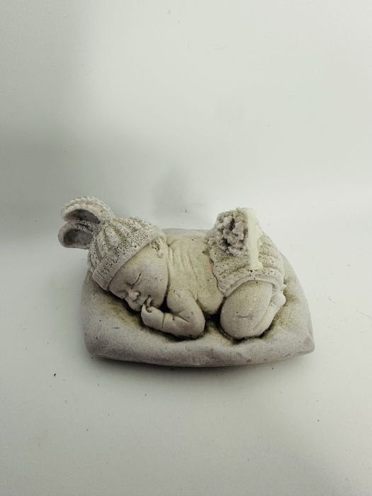 Śpiące dziecko rzeźba chrzest prezent - świeczka rękodzieło