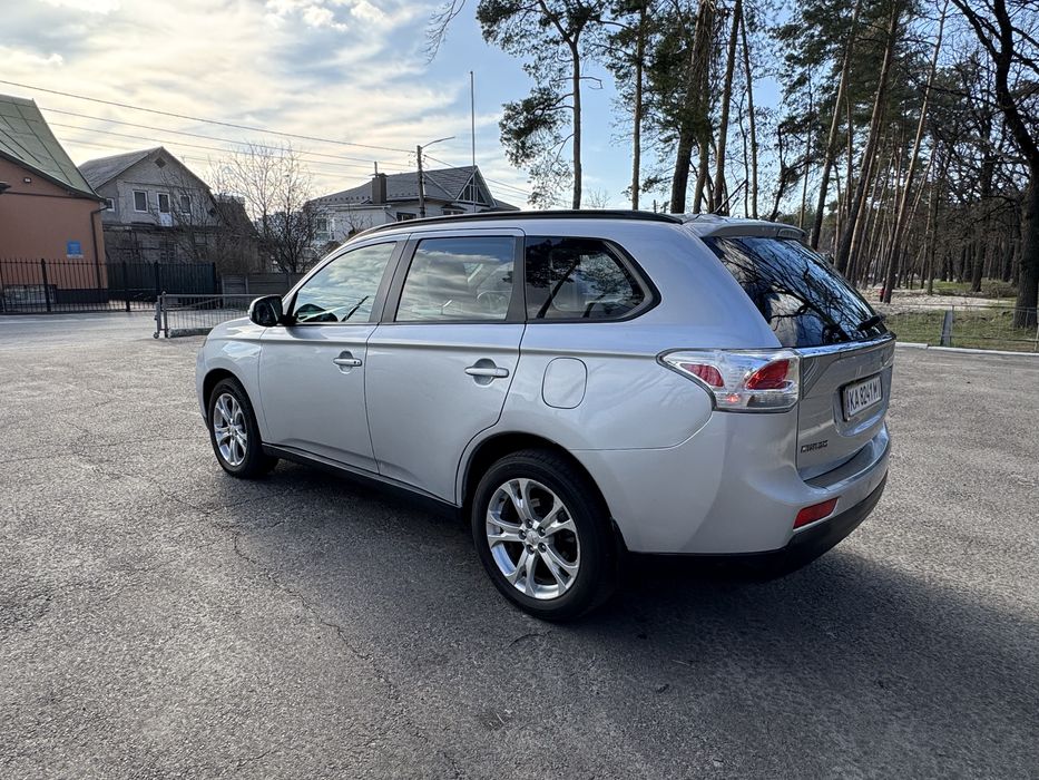 Офіційний Mitsubishi Outlander 2.4 газ/бензин Автомат , повний привід