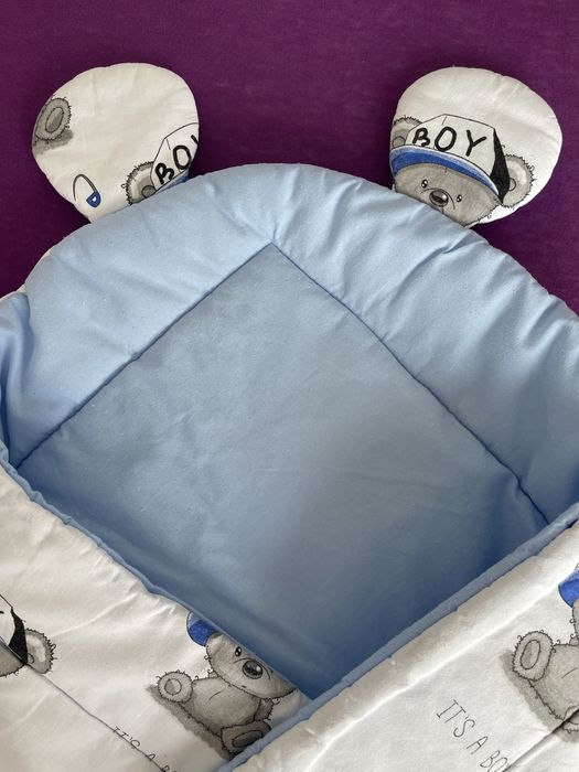 Śpiworek rożek dla niemowląt z uszkami wzór misie It’s a boy