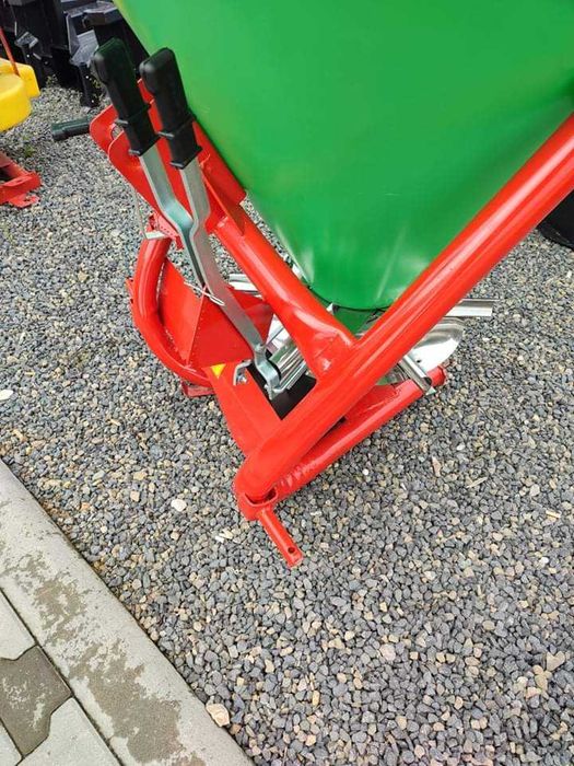 Rozsiewacz do nawozu lejek kosz 200-500l solidny tarcza kwasoodporna