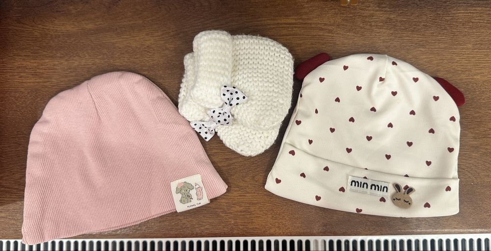 Білий ромпер теплесенький та м'який.Розмір 74 шапочки і пінетки окремо