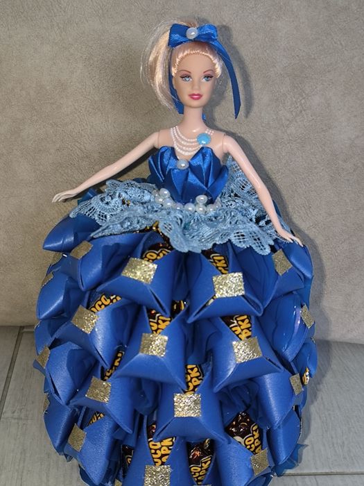 Лялька-шкатулка з кишеньками для цукерок