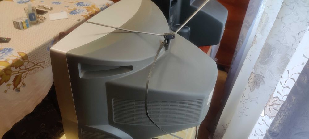 Телевізор LG RT-21CA70M