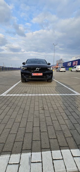 Електроавтомобіль Volvo C40 Recharge