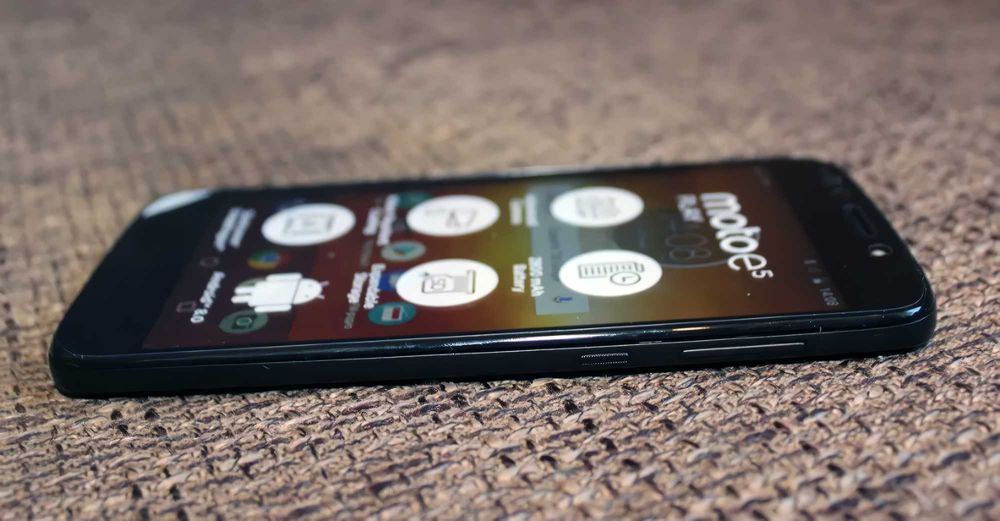 Із США! - Новий! Якісний, компактний смартфон Motorola зі знімною батареєю!