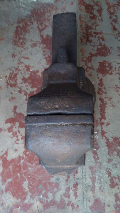 Тиски великі слюсарні