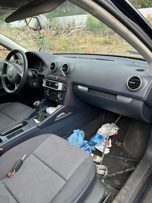 Audi A3 8P 2004 rok części wszystkie części potrzebujesz coś dzwoń lakier LZ5J