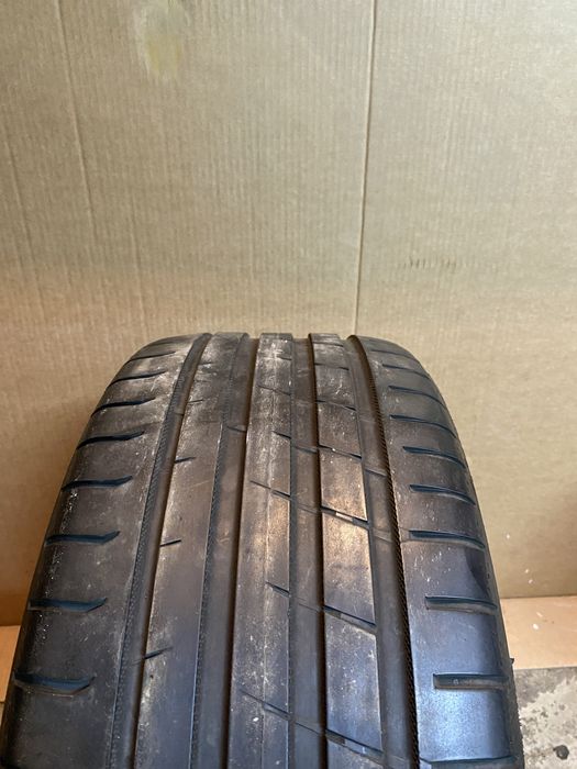 Nokian tyres Powerproof 235 35 19 2