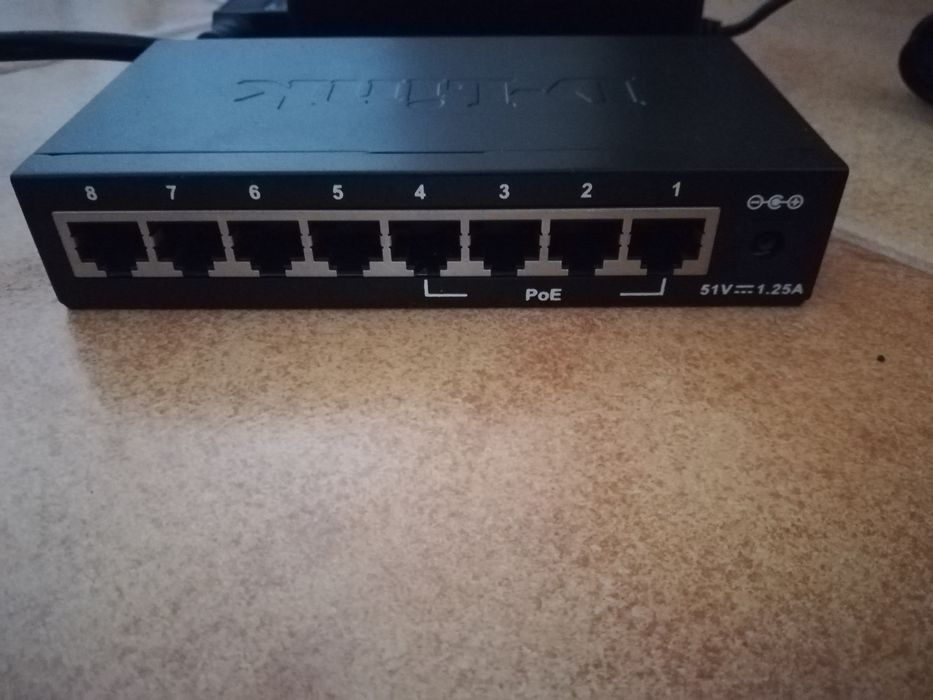 Switch D-Link DES-1008PA64286125818499122