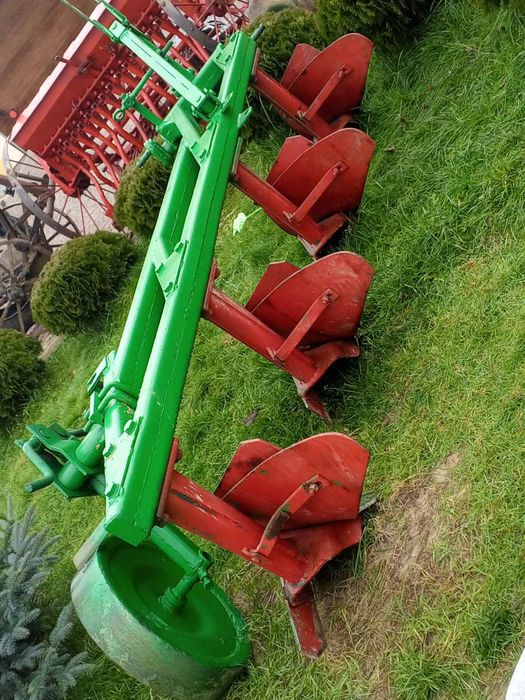 Продам плуг 4по 30