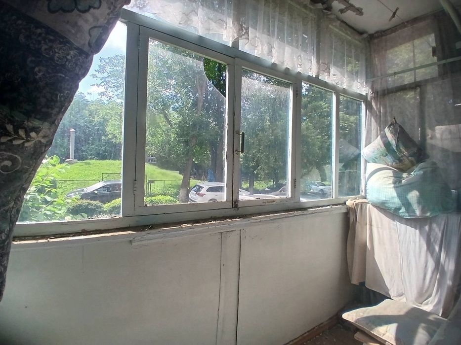Двокімнатна квартира на Тищика, 1 поверх, балкон , цегляний будинок, не кутова - View 4