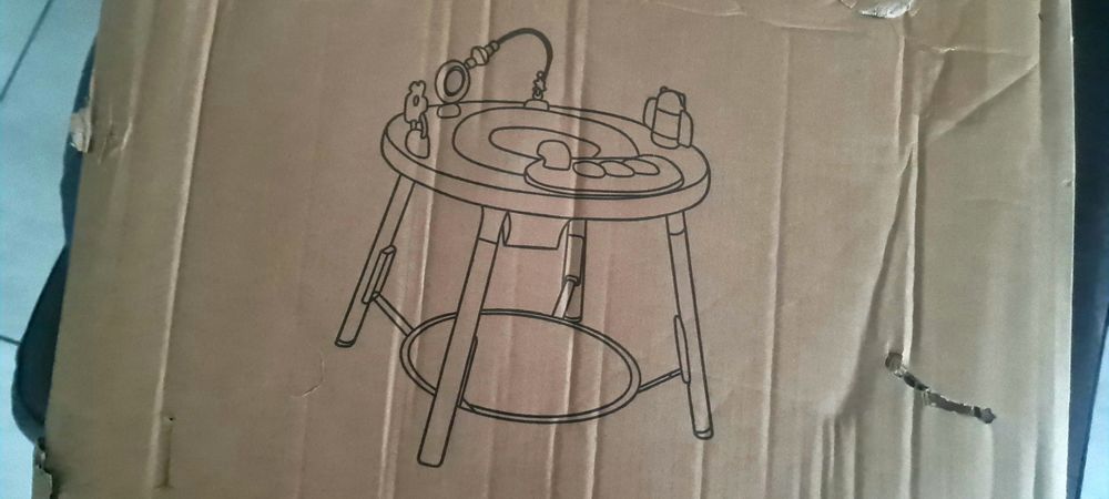 Fotelik. stolik do zabawy