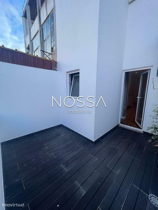 Apartamento com logradouro para Arrendar na Penha de França
