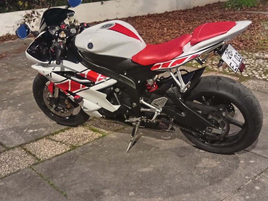 Yamaha R6 em bom estado