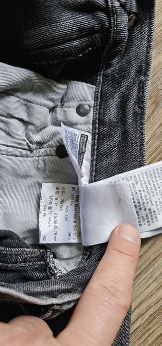 Levis spodnie dżinsowe męskie rozmiar W31 L32 wymiary na zdjęciach